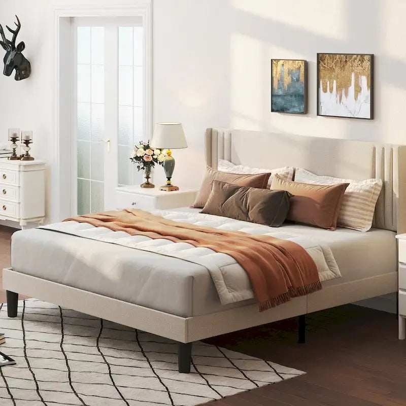 Letto Imbottito Matrimoniale/King con Canali Verticali e Testiera ad Ali