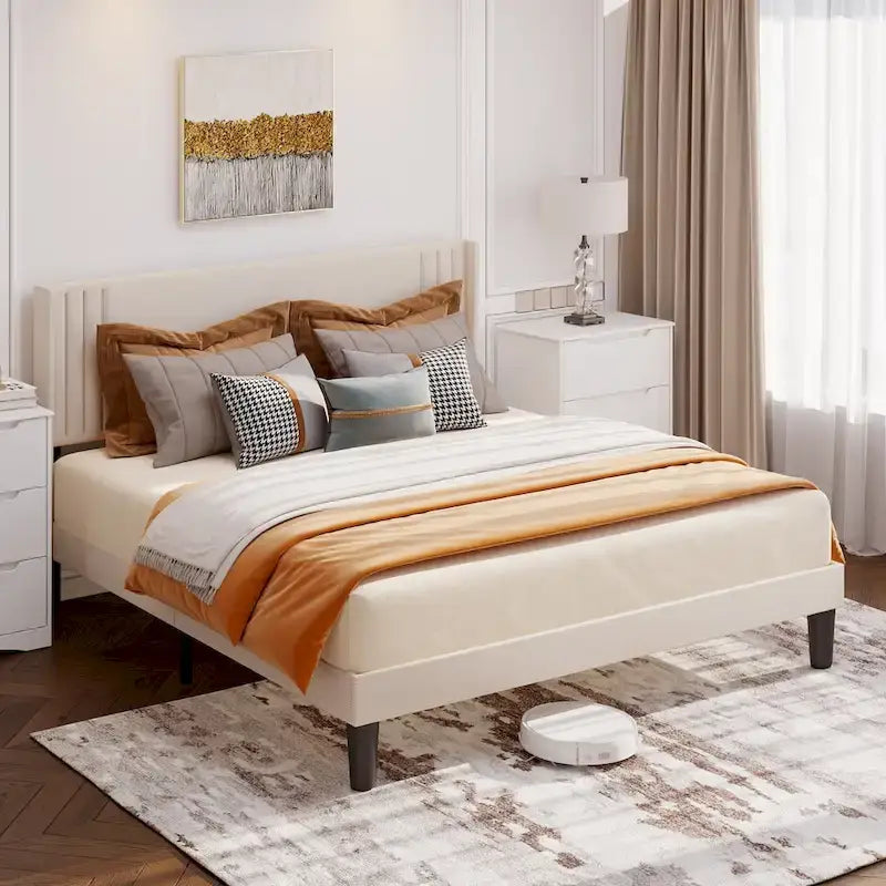 Letto Imbottito Matrimoniale/King con Canali Verticali e Testiera ad Ali