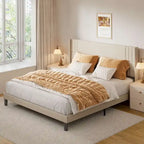 Letto Imbottito Matrimoniale/King con Canali Verticali e Testiera ad Ali